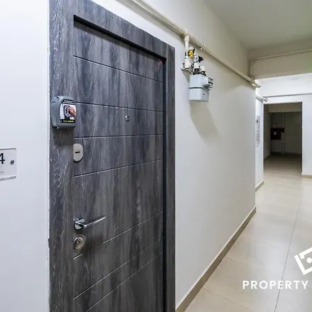 Spacious 104 B3 شقة *